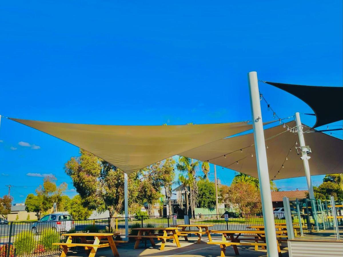 Lake Mulwala Hotel Exterior photo