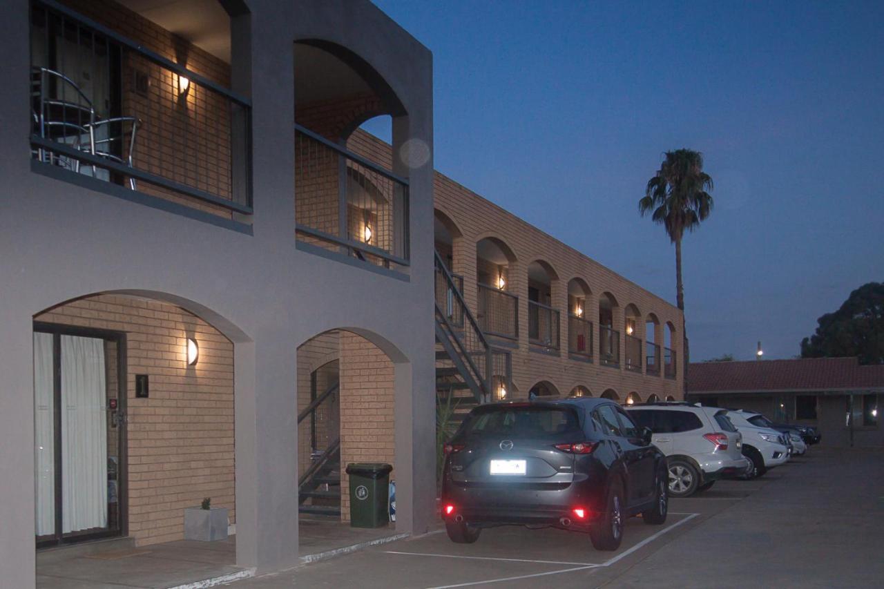 Lake Mulwala Hotel Exterior photo