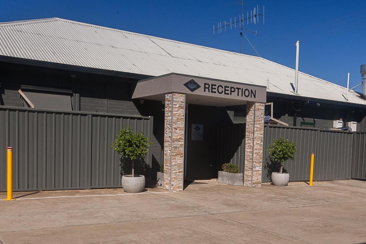 Lake Mulwala Hotel Exterior photo